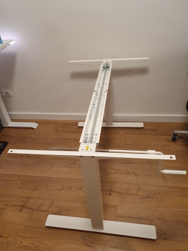 Cadru birou reglabil Ikea TROTTEN Alb
Birou cu înălţime reglabilă, alb
