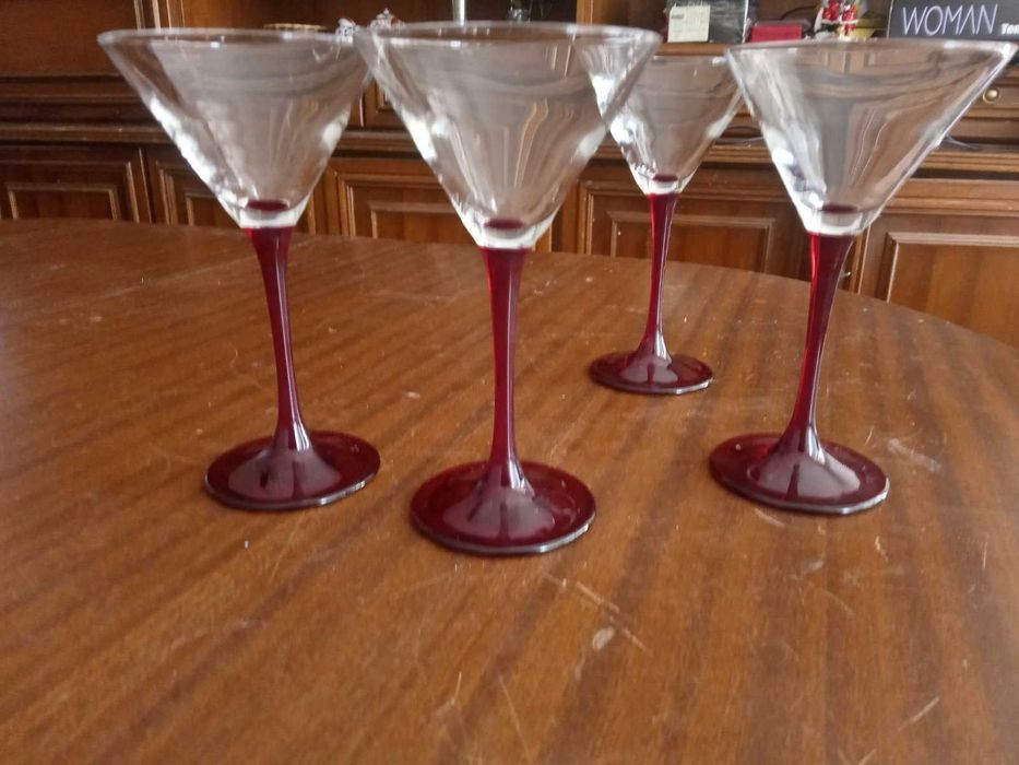 Френско великолепие, френски чаши от цветно стькло за коктел