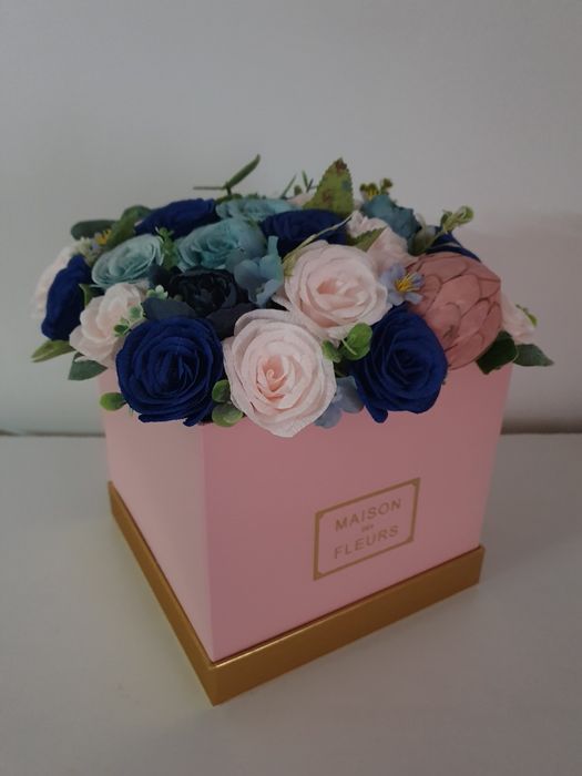 Aranjamente florale, cutii cu flori, rame decorate