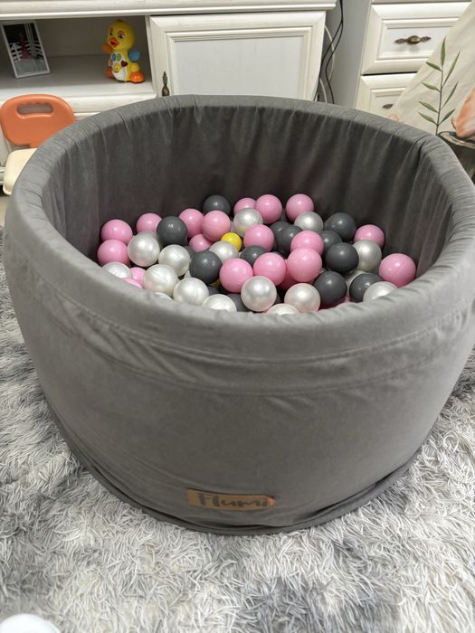 Piscina cu bile