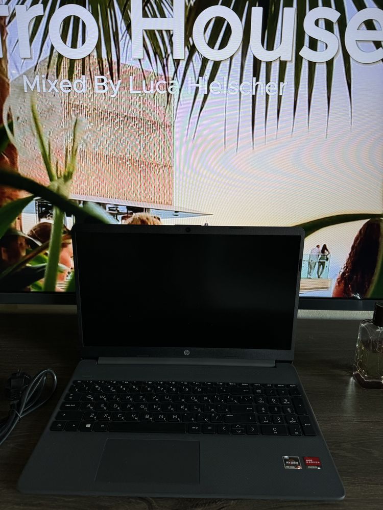 Продам Laptop HP 256GB,  AMD Ryzen 5 (4500U)