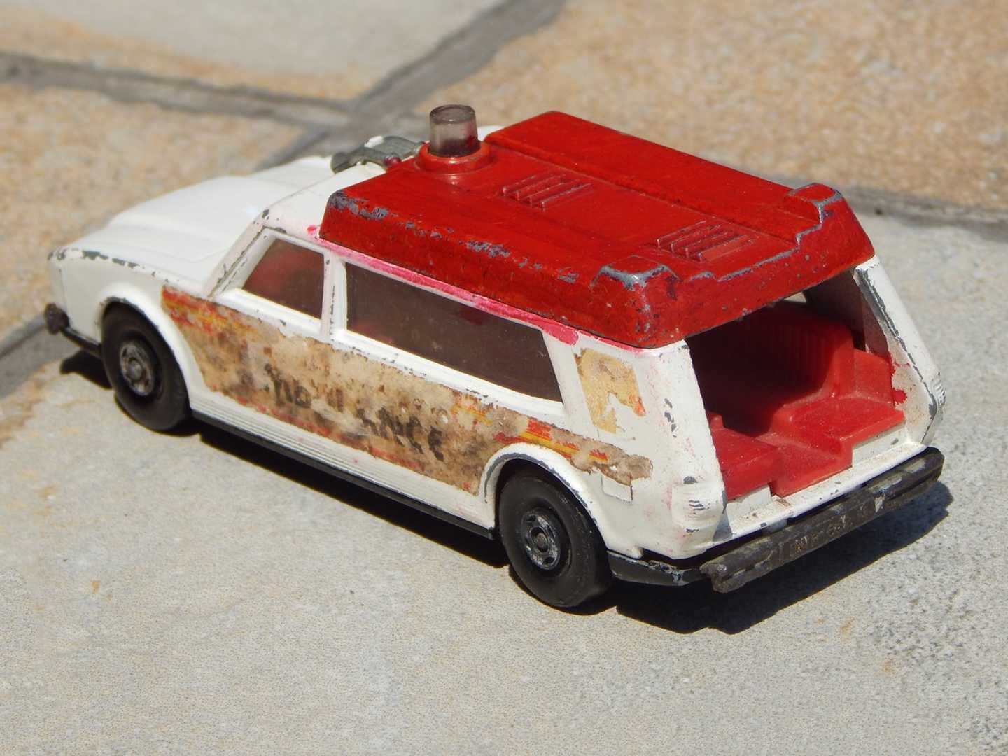 Macheta ambulanta K-49 Jaguar 1:32 Lesney Matchbox Anglia 1974