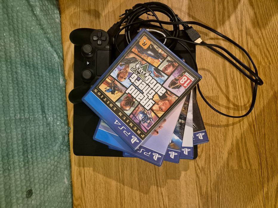 Playstation 4 Slim, stare impecabila, GTA V, FIFA