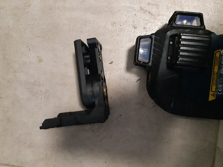 Laser Bosch GLL 3 80 cu 3 linii 360 grade