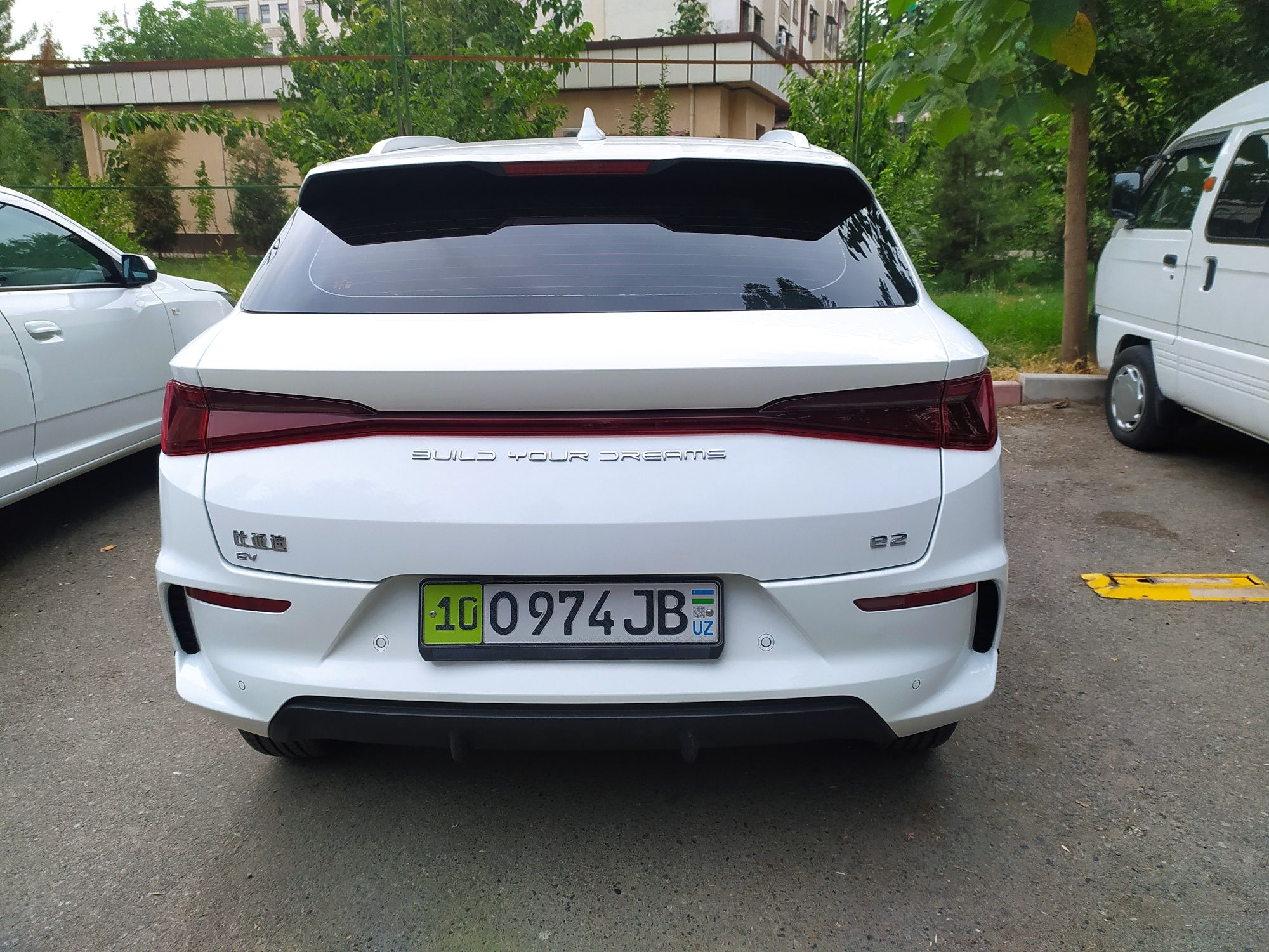 Byd e2 sotiladi. Yurgani 25000