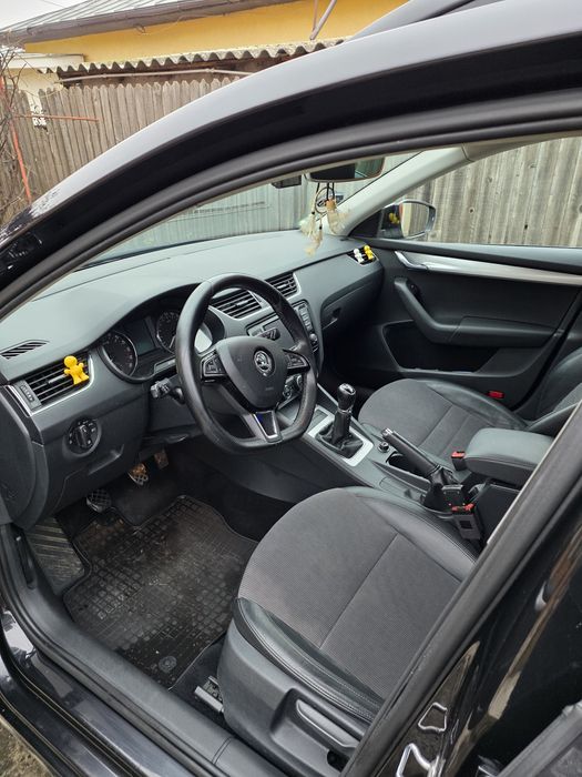 Vând Skoda Octavia III