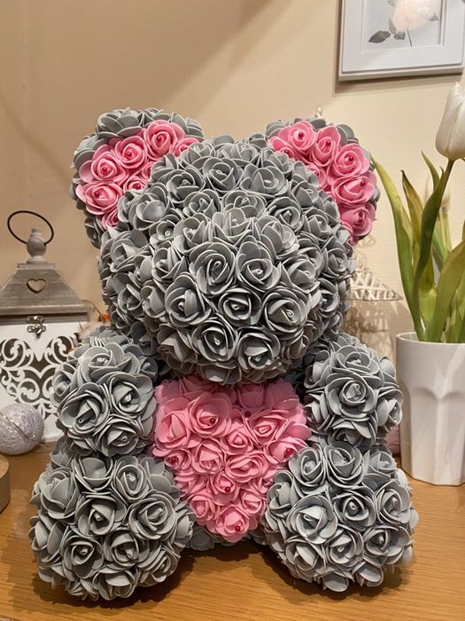 Ursuleti din trandafiri de spuma si aranjamente din flori de sapun