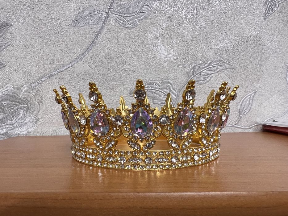 Продам корону для торта