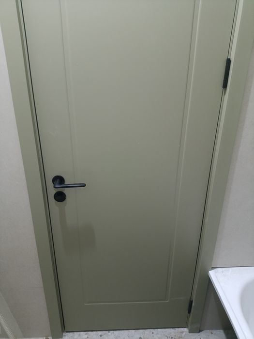 Установка межкомнатных дверей и плинтусов