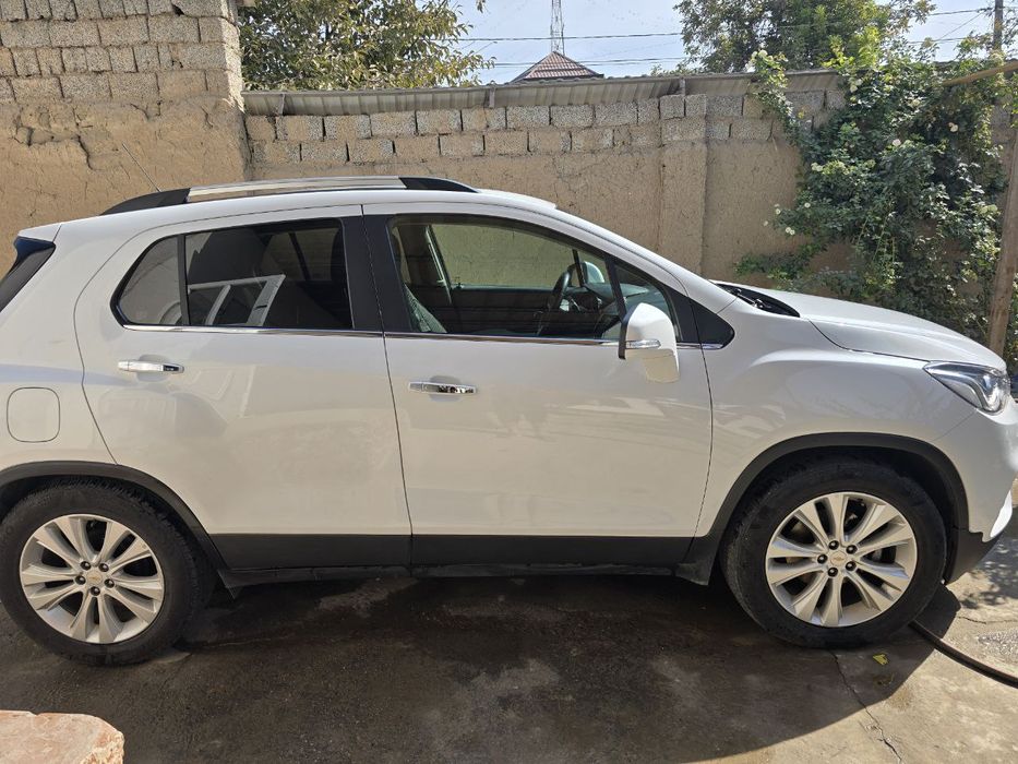 Trekr Sotiladi holati idyal 2019 yil