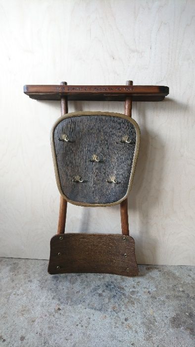 Закачалка за дрехи от стар виенски стол