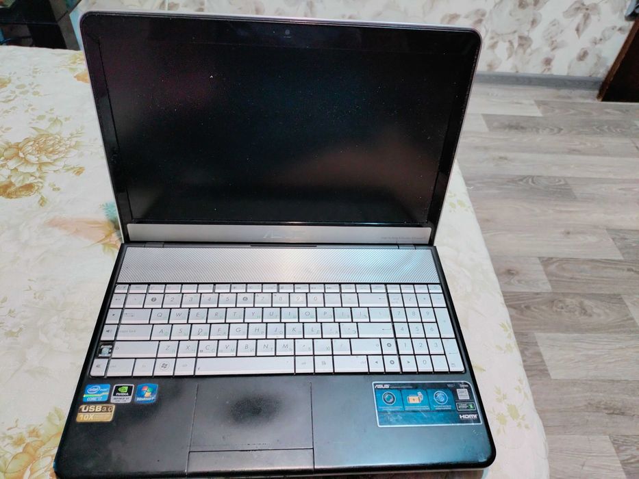 Ноутбук Asus в хорошем состоянии