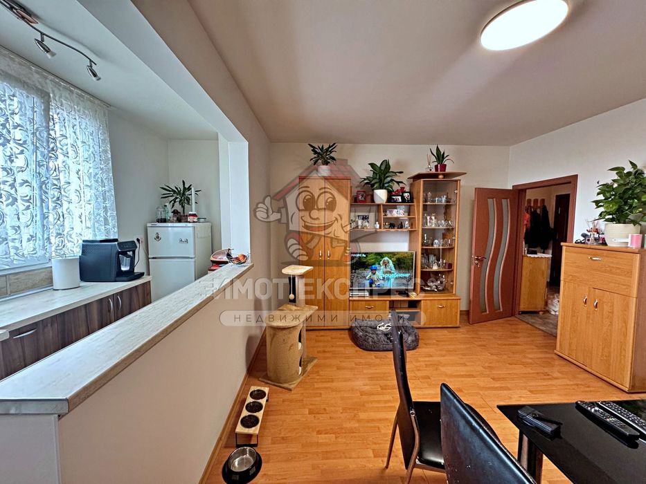 Продава се Тристаен апартамент в Асеновград - 68 кв.м за 1238 €/кв.м - Снимка #1