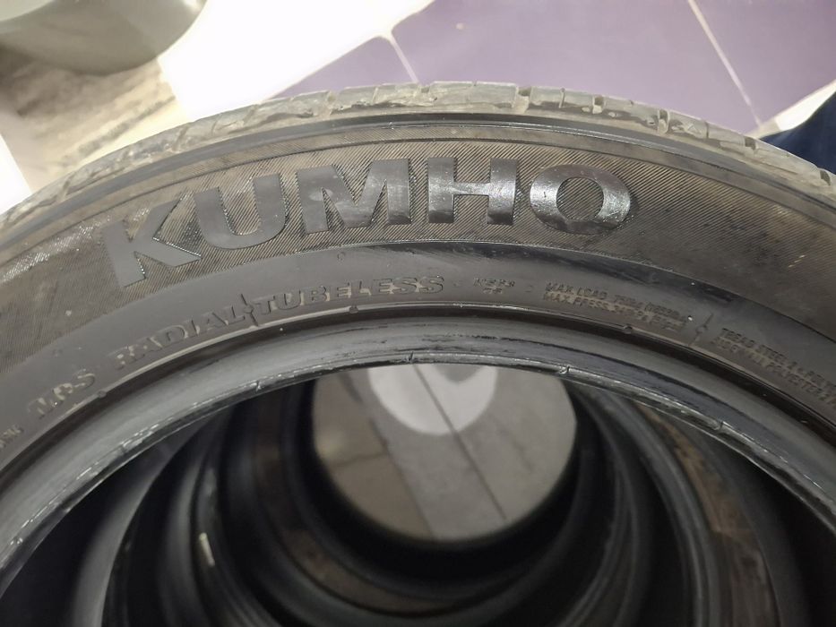 Vând cauciucuri kumho