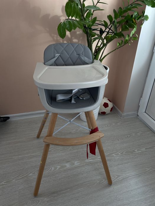 Продаю детский стульчик с деревянными ножками