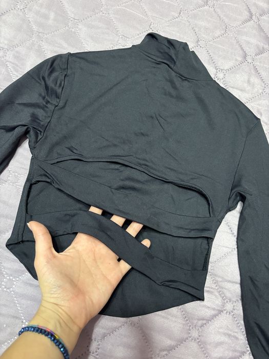 Къса блуза с ефектен гръб