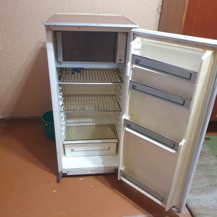 Продается б/у холодильник