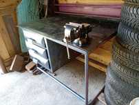 Vand banc de lucru cu menghina,filiera, ghilotina,compresor