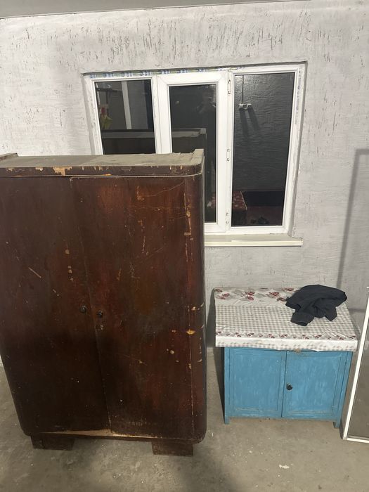 Мебель шкаф и тумба бесплатно отдам