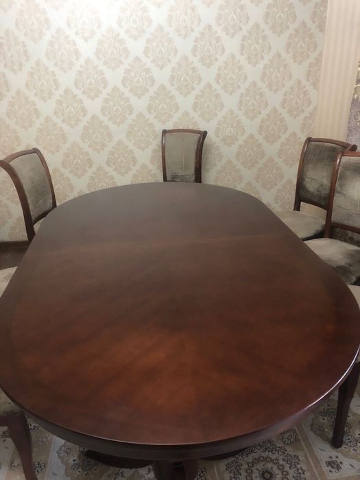 Стол и стулья. Срочно