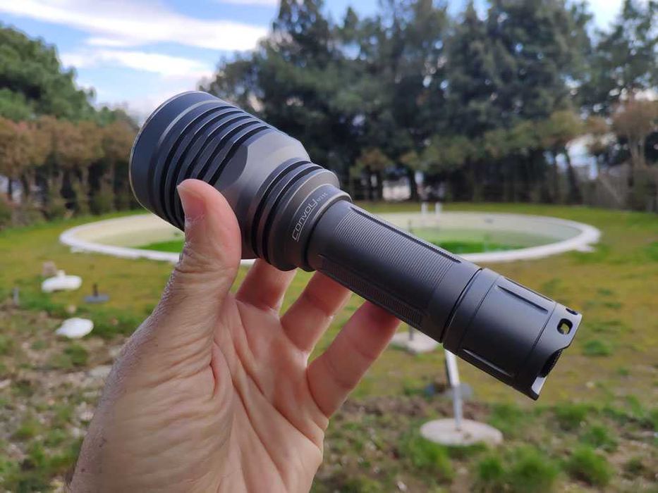 Convoy M21C cu Led SFT40 de 2000-Lumeni - 900m