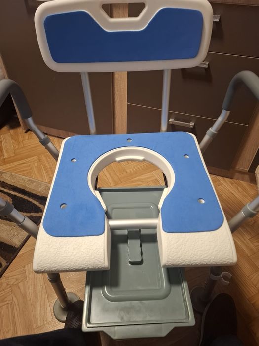 Scaun cu WC de camera, din otel si aluminiu, cu suport hartie igienic
