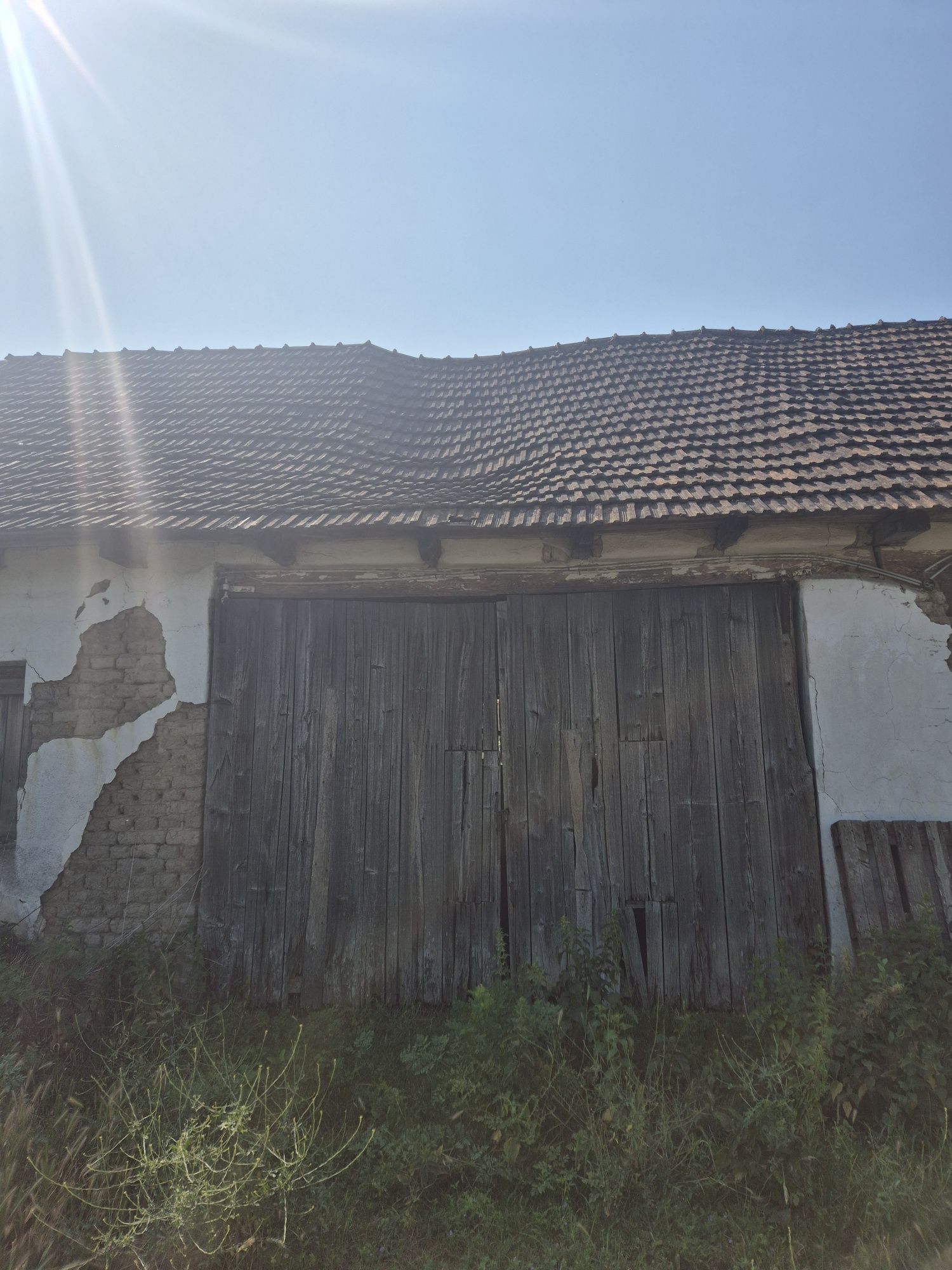 Vand magazie si garaj pret negociabil