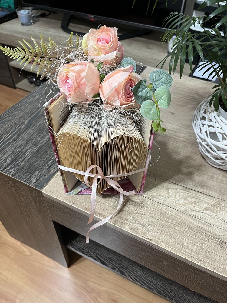 Картини с морски камъчета и книжно оригами