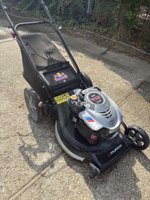 Masina de tuns iarba Briggs Stratton