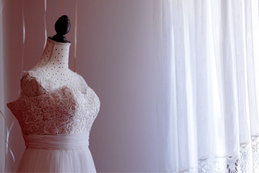 Rochie de mireasa eleganta, tip printesa, cu dantela fina