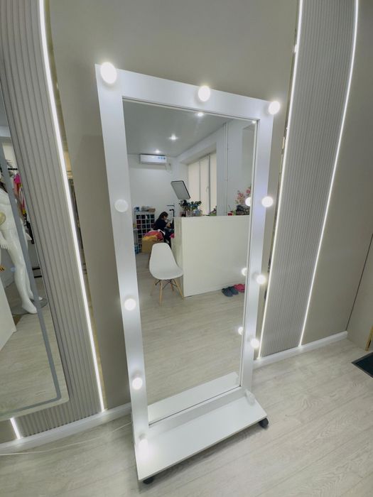 Продам зеркало с подсветкой