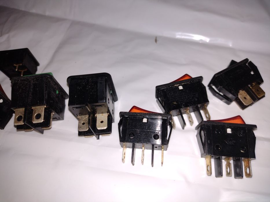 Vând diverse întrerupătoare noi de calitate produse in Romania!