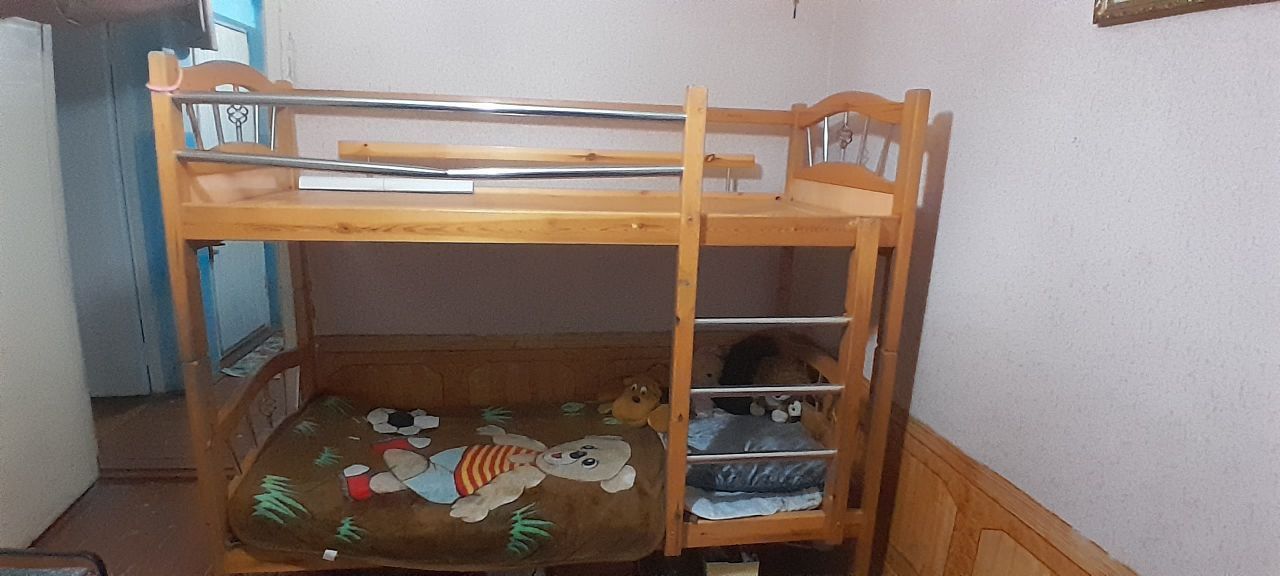 4 xonali kvartira 4 etaj Hokimiyat oldida 5/1"A" 2 domda.