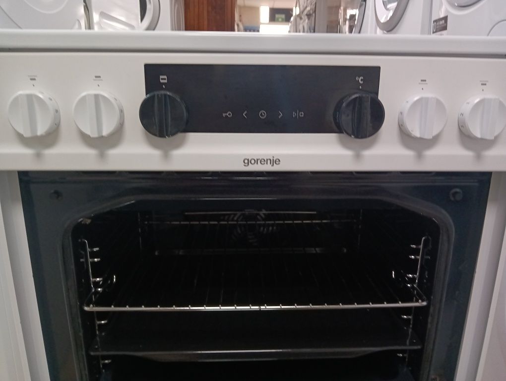Свободно стояща печка с керамичен плот Gorenje 2 години гаранция!