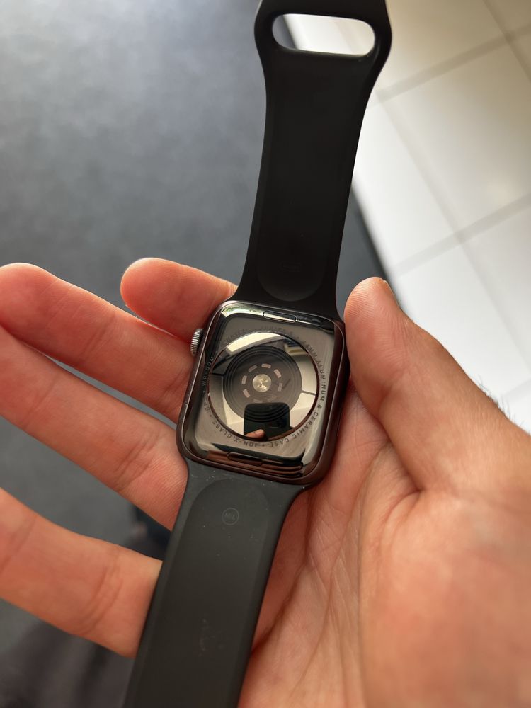 Apple Watch 5 44