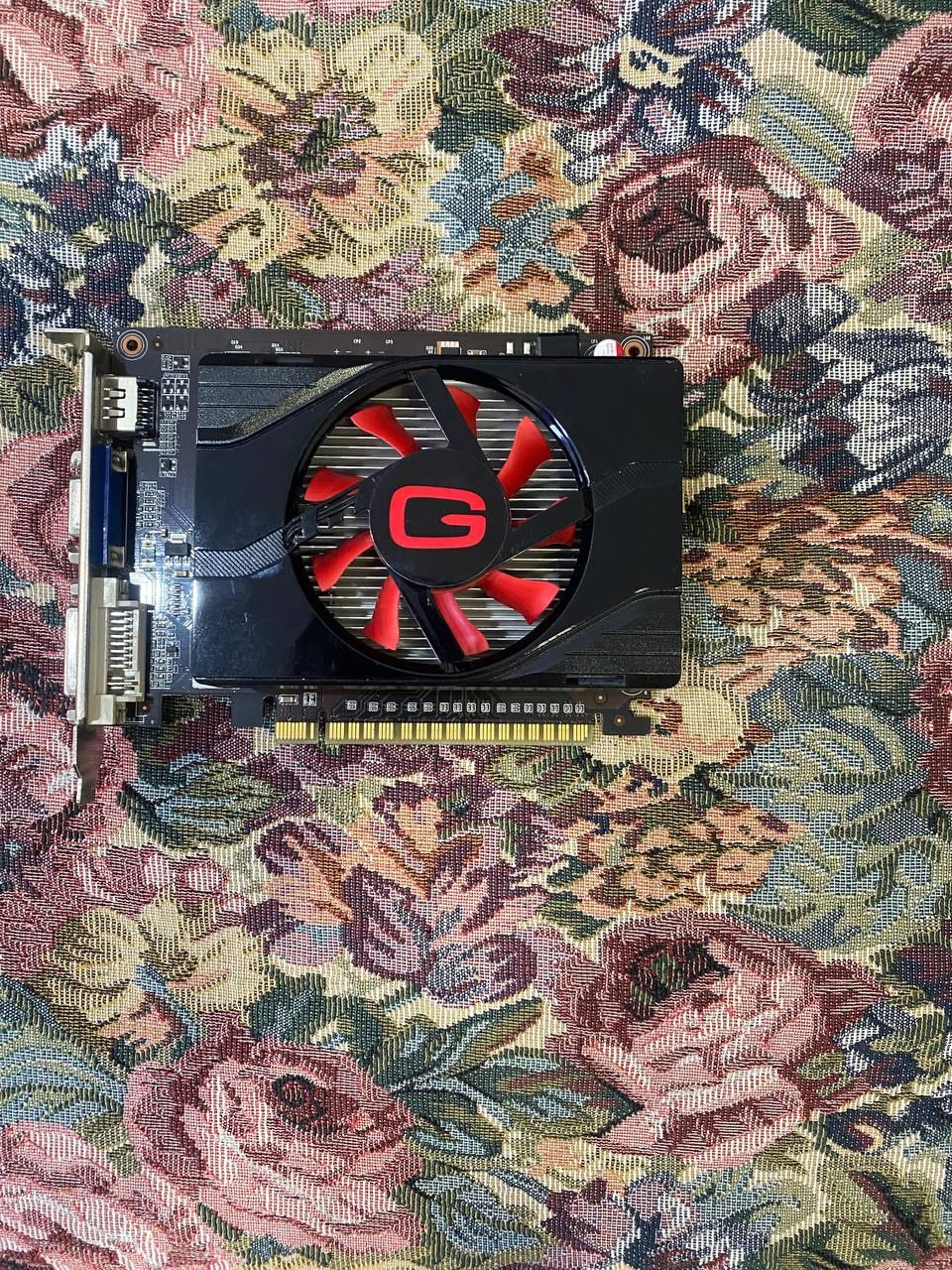 Две Видеокарты gt 440 2gb и gt 630