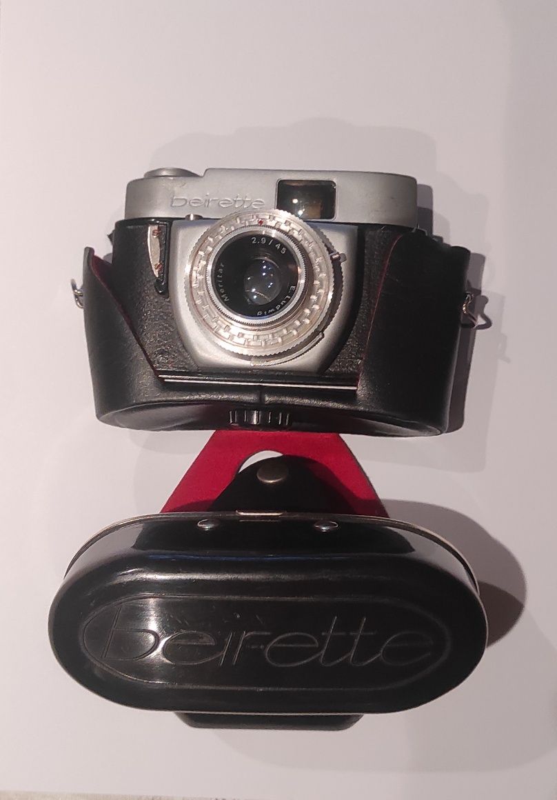 Ретро фотоапарат с лента