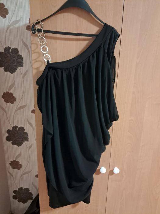 Елегантна черна рокля