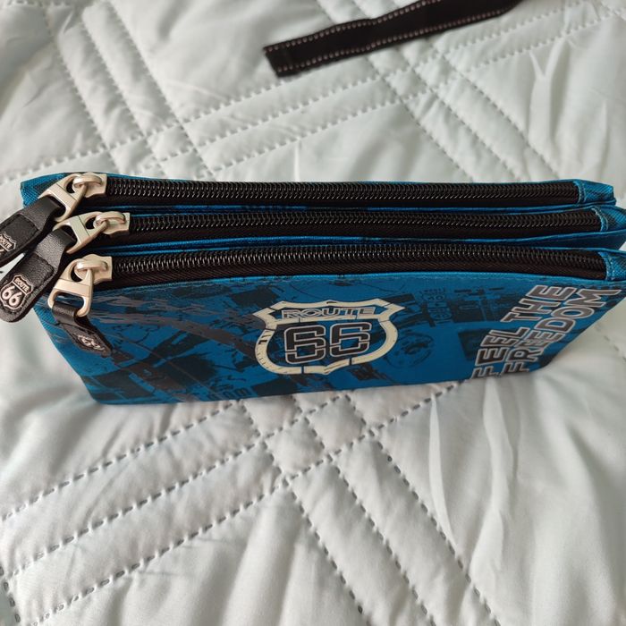 Ученическа раница с ортопедичен гръб и несесер