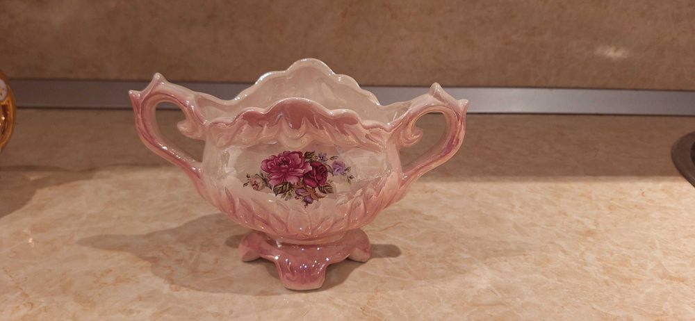 Ваза  или декороция  и малка сосиера