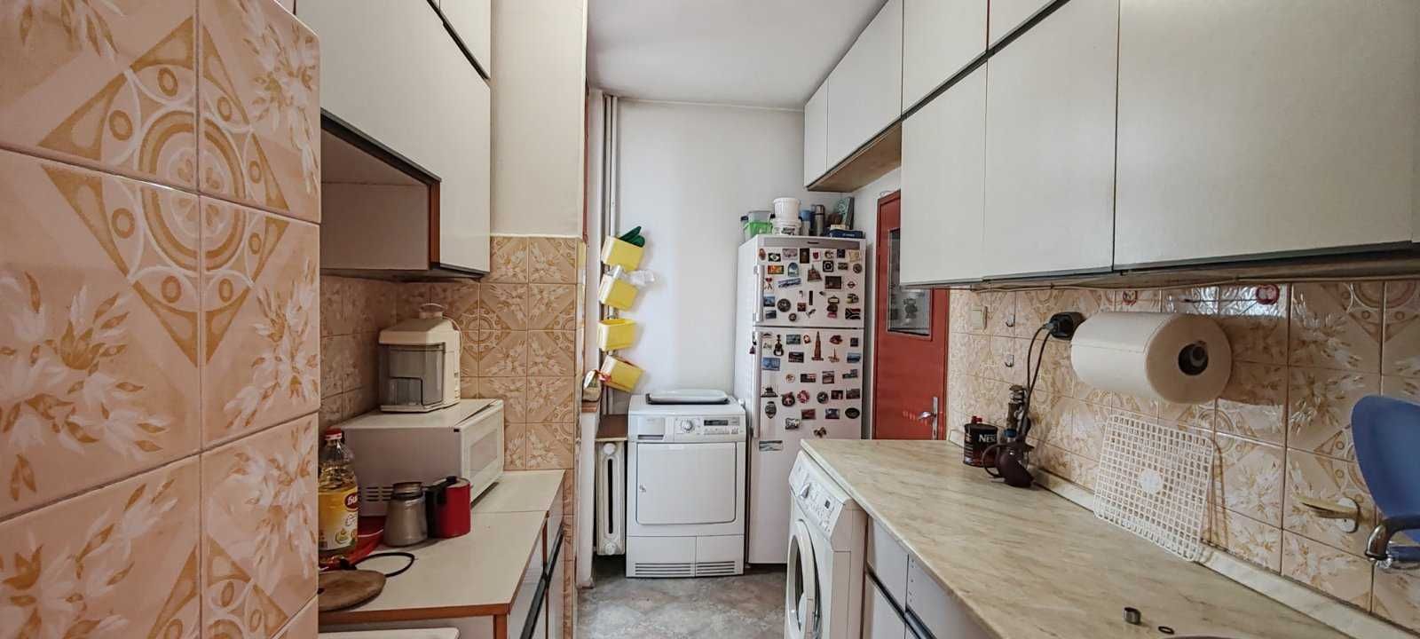 Тристаен апартамент в Център
