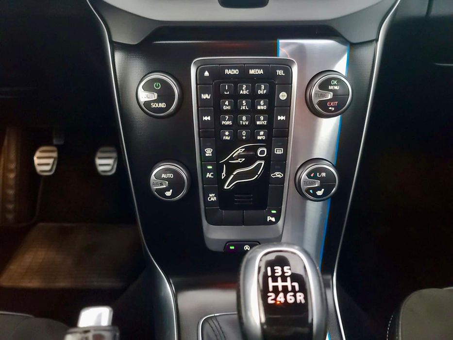 Volvo V40 R Design