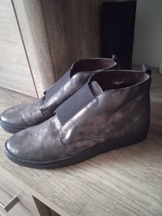 Ghete piele bronz, noi