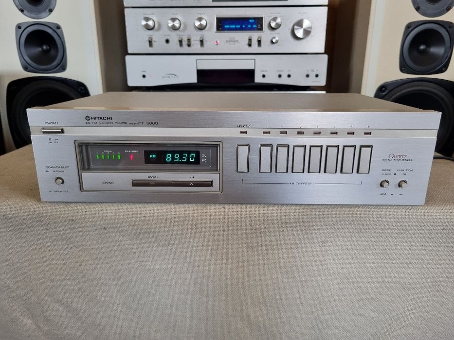 Tuner Hitachi FT-5000. Perfect functional. Impecabil.