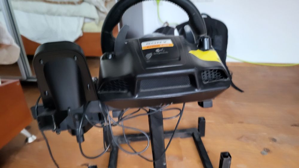 Геймърски волан Logitech g25 съвместим с playstation pc компютър