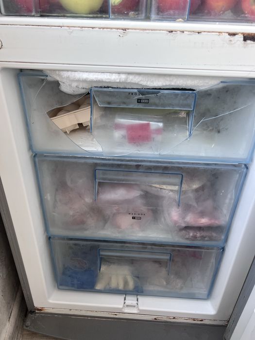 Хладилник с фризер AEG