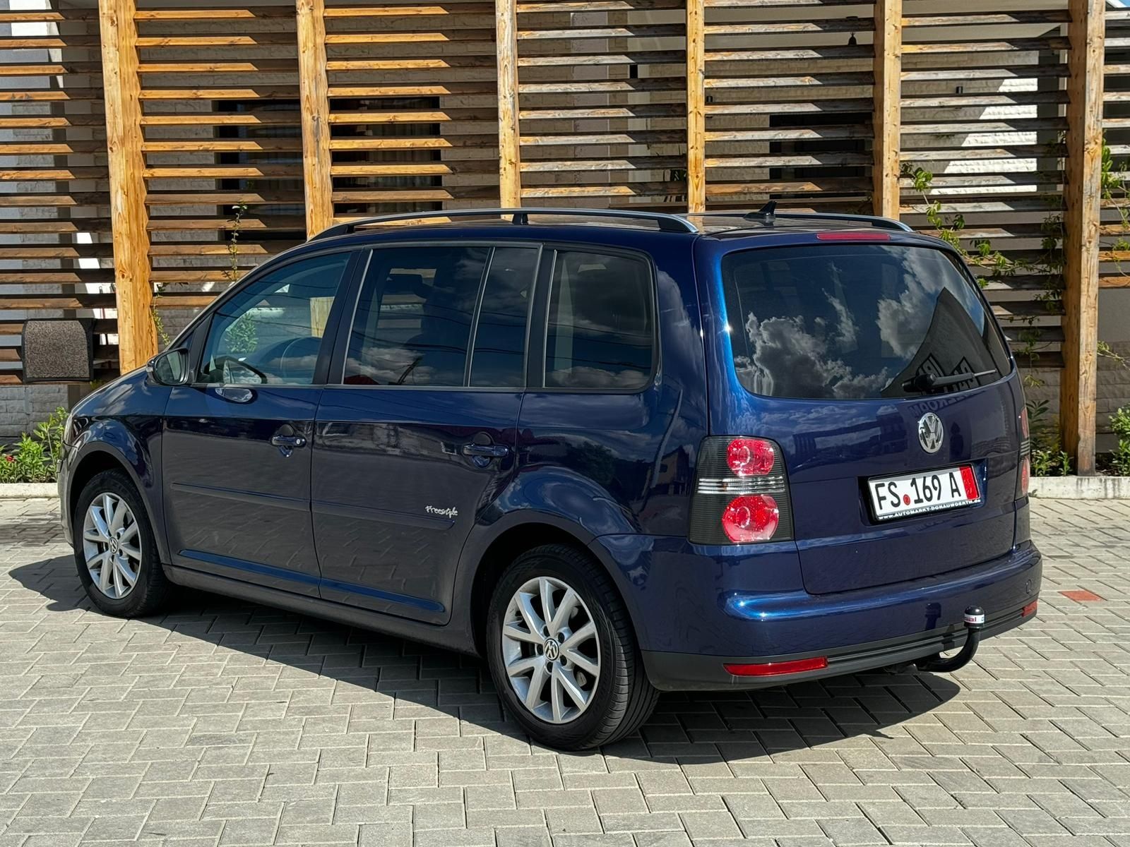 Volkswagen Touran 2009 2.0 Tdi 7 Locuri Automat DSG 

Mașină se prezi