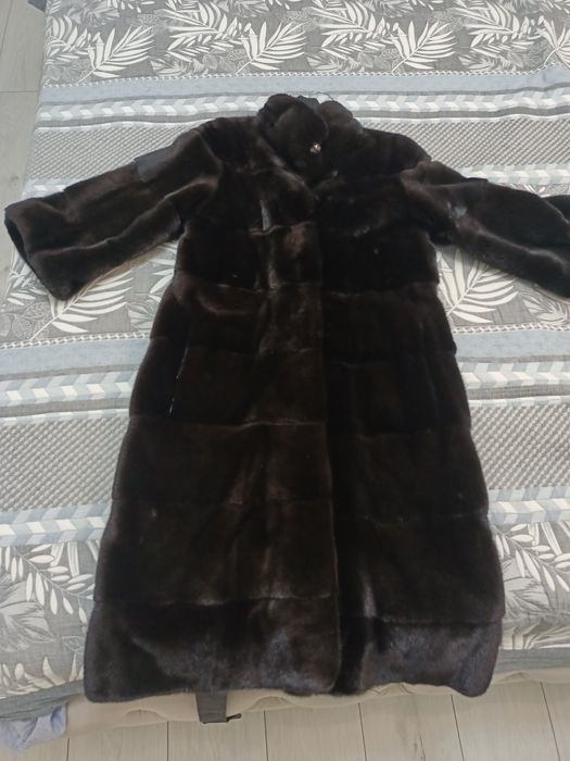 Продам норковую шубу bkackglama в отличном состоянии