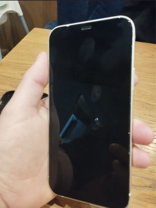 Продам айфон 12 (Белый) акб 88