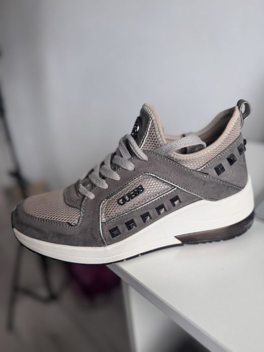 Vand pantofi Guess 39